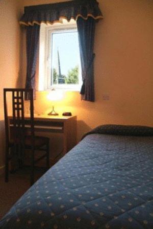 Gatwick House Hotel Horley Room photo